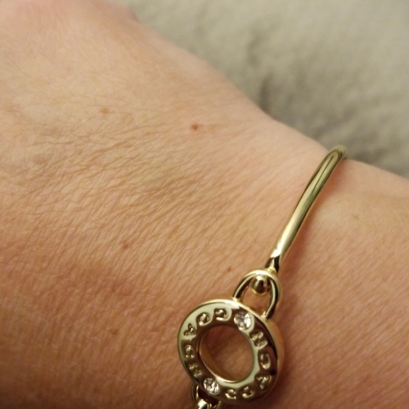 New Coach Gold Open Circle Pave Hook Bangle Bracelet - Picture 5 of 9